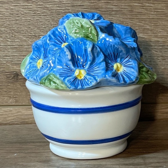Blue Skies Salt and Pepper Flower Pot New in‎ Box by Certified Floral Ceramic - Picture 9 of 11